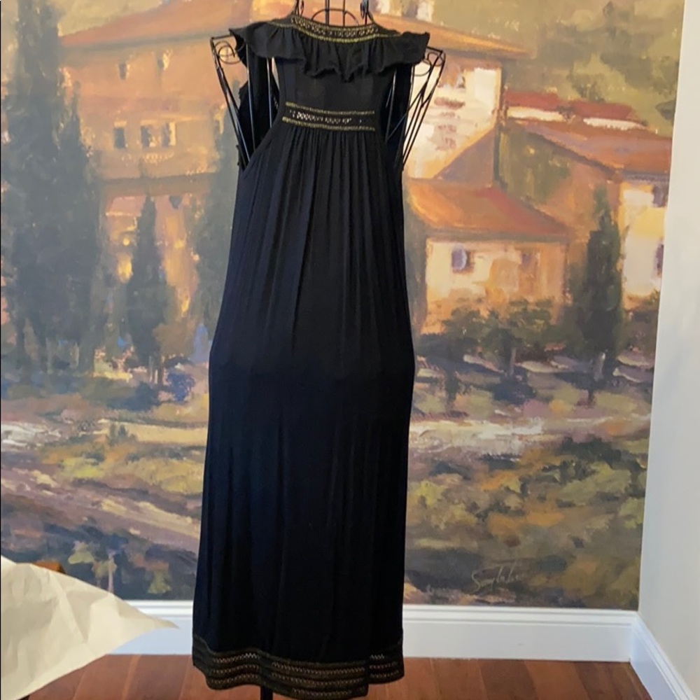 Even Ruffled Dress - Picture 4 of 8